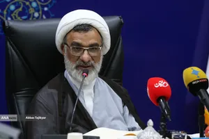 حجت&zwnj;الاسلام والمسلمین عبدالحسین خسروپناه، دبیر شورای عالی انقلاب فرهنگی در نشست تخصصی بررسی ابعاد حقوقی جنگ های تحمیلی دوم و سوم در دانشگاه آزاد اسلامی