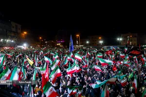 وداع با شهدای ناوشکن دنا و حمایت از نیروهای مسلح