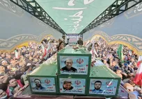 تشییع پیکر شهید لاریجانی و ۸۴  قهرمان ناوشکن دنا / وداع مردم تهران با سرداران دریا و میدان+ فیلم و عکس