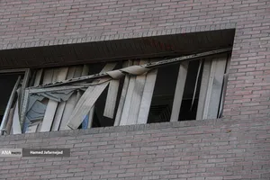 حمله هوایی آمریکایی و صهیونی به داﻧﺸﮕﺎه علم و صنعت ایران