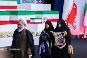 ادای احترام فرهیختگان و هیأت&zwnj;های دینی و شخصیت&zwnj;های سیاسی و فرهنگی کشورهای جهان