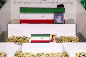 ادای احترام مقامات و مسئولان خارجی به پیکر امام شهید 