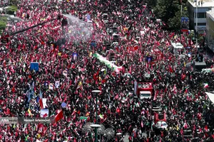 تشییع پیکر مطهر آقای شهید ایران و خانواده ایشان
