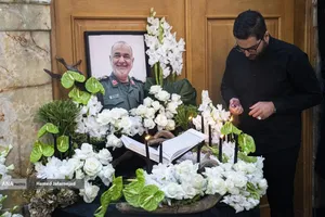 اجتماع مردم کنار مزار شهید سپهبد سلامی در ایام اربعین فرمانده دلاور سپاه اسلام