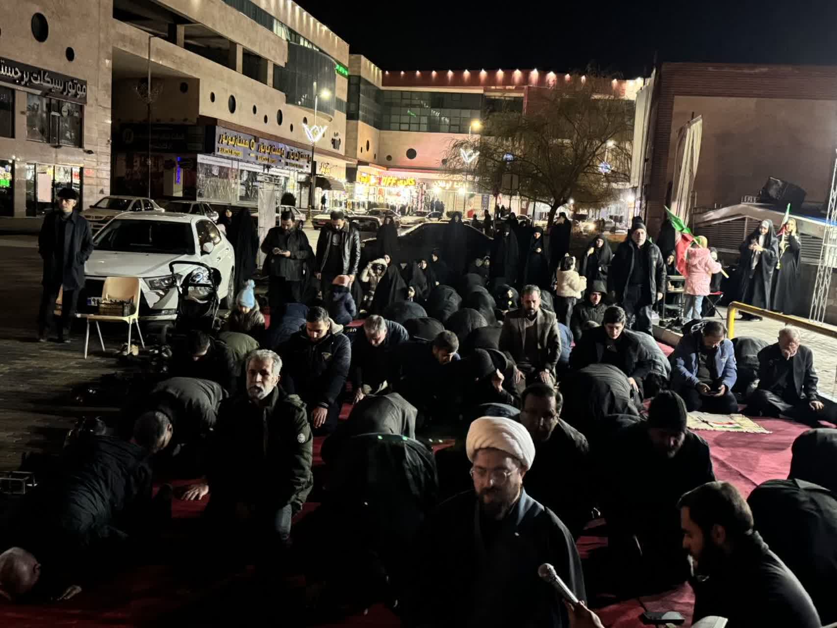 هم‌پیمانی دانشگاهیان با مردم زیر سایه پرچم