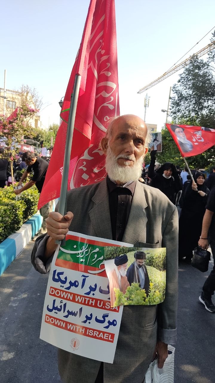 در مسیر حسین؛ تهران قدم‌به‌قدم به اربعین می‌رسد/ روایتی از موشک‌ها و پرچم‌های انتقام +عکس و فیلم