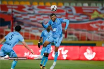 برگزاری دیدار چادرملو و پیکان با حضور هواداران