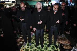 اقامه نماز استغاثه به امام زمان زمان(عج) - چهارراه نبرد خیابان پیروزی