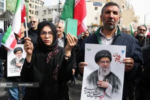 اجتماع دانشگاهیان دانشگاه آزاد اسلامی در سوگ رهبر شهید انقلاب و محکومیت تجاوز صهبونیستی و آمریکایی به کشور