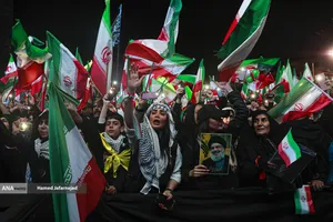 اجتماع به عشق وطن دسته پرچم داران ایران- میدان انقلاب تهران