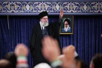 خامنئي: حاملة الطائرات سلاح خطير… لكن ما يُغرقها أخطر