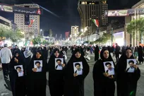زائران حرم رضوی در انتظار وداع تاریخی با رهبر شهید امت