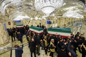 اقامه نماز بر پیکر مطهر رهبر شهید امّت در حرم مطهر حضرت امیرالمؤمنین(ع) 