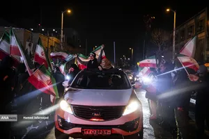 بیعت مردم تهران با حضرت آیت الله سید مجتبی خامنه ای رهبر جدید انقلاب اسلامی ایران - میدان شهدا