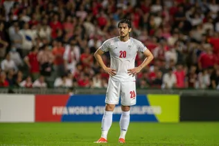 سقوط آزاد «غیر سرداری به نام آزمون»؛ پشت به مردم و رو به شیوخ اماراتی/ لطفا در را هم پشت سرت ببند!