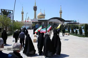 نمازگزاران جمعه در مرقد مطهر امام راحل(ره)