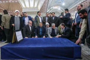 تجدید میثاق دانشگاهیان دانشگاه آزاد اسلامی با آرمان های امام خمینی(ره)