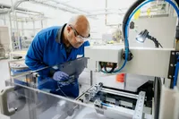 اپل ۵۰۰ میلیون دلار برای آهنربای آمریکایی هزینه می‌کند