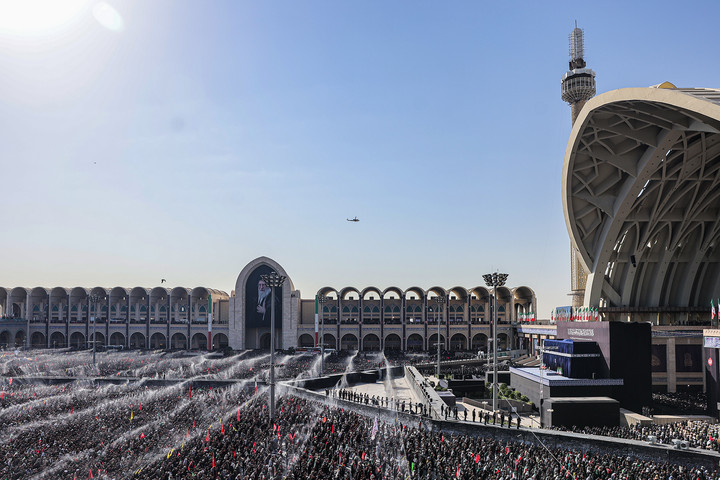 مراسم اقامه نماز بر پیکر امام شهید امت