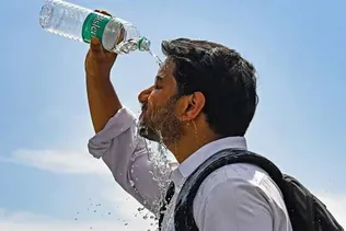تهوع، سرگیجه و گرفتگی عضلات؛ علائم گرمازدگی را بشناسید