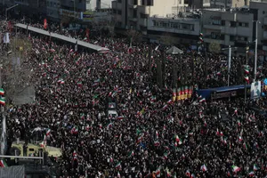 بیعت مردم با آیت&zwnj;الله سید مجتبی خامنه&zwnj;ای سومین رهبر جمهوری اسلامی ایران