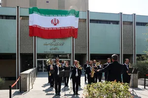 آیین روز پرچم در دانشگاه تهران
