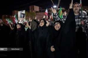 وداع با پیکر شهدای ناوشکن دنا در میدان دریاچه