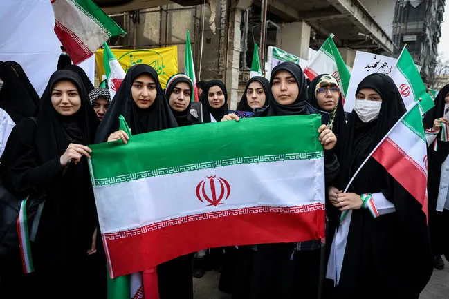 زن ایرانی؛ محور خانواده و پیشران انسجام اجتماعی در روزهای بحرانی جنگ