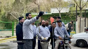 در پی تجاوز جنایتکاران آمریکایی-صهیونی به مناطق مسکونی اصفهان، گروه های جهادی از لحظات ابتدایی وقوع این جنایت، در کنار امدادگران مشغول خدمت رسانی، آواربرداری و بازسازی منازل آسیب دیده مردم هستند.