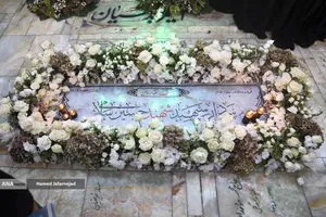 اجتماع مردم کنار مزار شهید سپهبد سلامی در ایام اربعین فرمانده دلاور سپاه اسلام