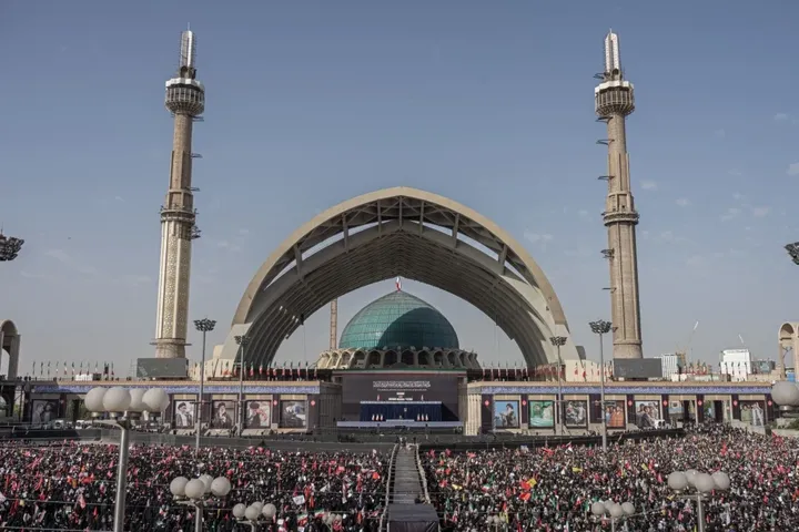مسؤول إسرائيلي سابق: تشييع السيد خامنئي يعكس تماسك إيران وترامب لا يدرك طبيعة خصمه