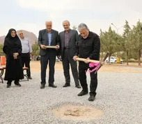 آئین کلنگ‌زنی نیروگاه خورشیدی ۵۷ مگاواتی دانشگاه آزاد اسلامی استان اصفهان برگزار شد