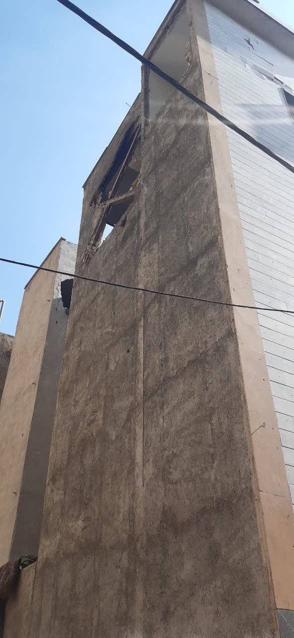 انفجار گاز و آتشسوزی در یک ساختمان مسکونی؛ تخریب بخشی از دیوارها و آسیب به سه خودرو انفجار گاز و آتشسوزی در یک ساختمان مسکونی؛ تخریب بخشی از دیوارها و آسیب به سه خودرو