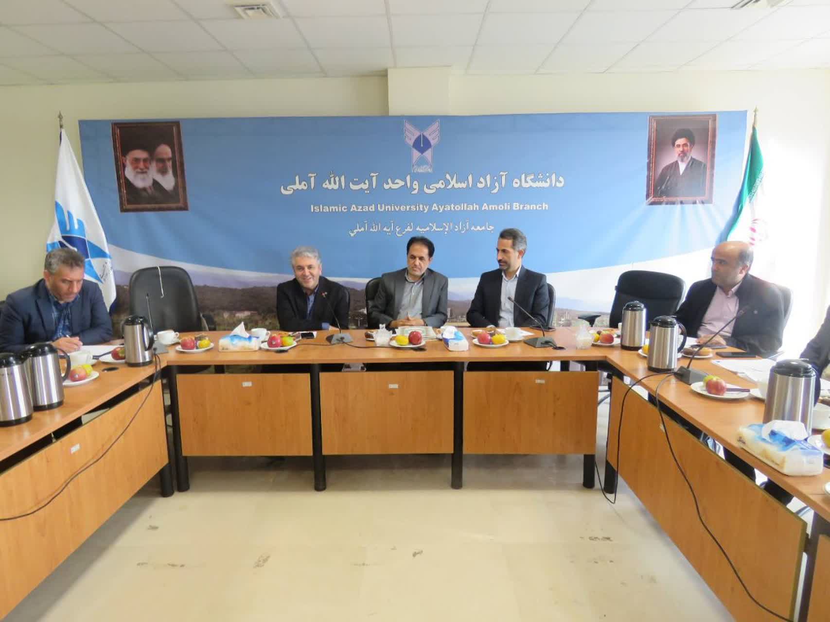 معلم در شکل‌گیری شخصیت، رفتار و نگرش دانش‌آموزان نیز نقش اساسی دارد