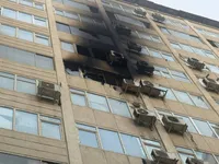 آتش‌سوزی در ساختمان ۱۲ طبقه تجاری خیابان جمهوری مهار شد +فیلم