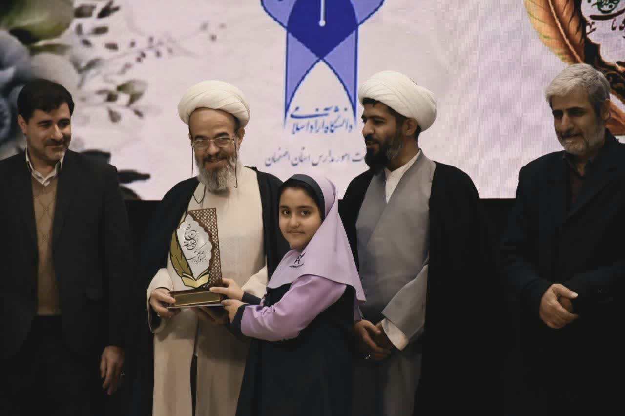 ارسال ۸۲۶ اثر به دبیرخانه جشنواره کشوری حکمت نهجالبلاغه؛ رویدادی فرهنگی از ایده تا اجرا ارسال ۸۲۶ اثر به دبیرخانه جشنواره کشوری حکمت نهجالبلاغه؛ رویدادی فرهنگی از ایده تا اجرا