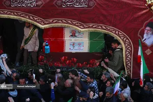 تشییع پیکر مطهر دریابان شهید &laquo;علیرضا تنگسیری&raquo; فرمانده دلاور خلیج فارس و جمعی از شهدای والامقام