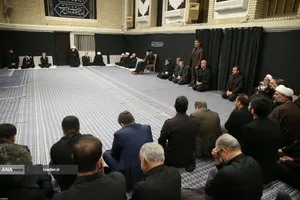 مراسم عزادارای شب عاشورای حسینی(ع) در حسینیه امام خمینی(ره) با حضور رهبر معظم انقلاب