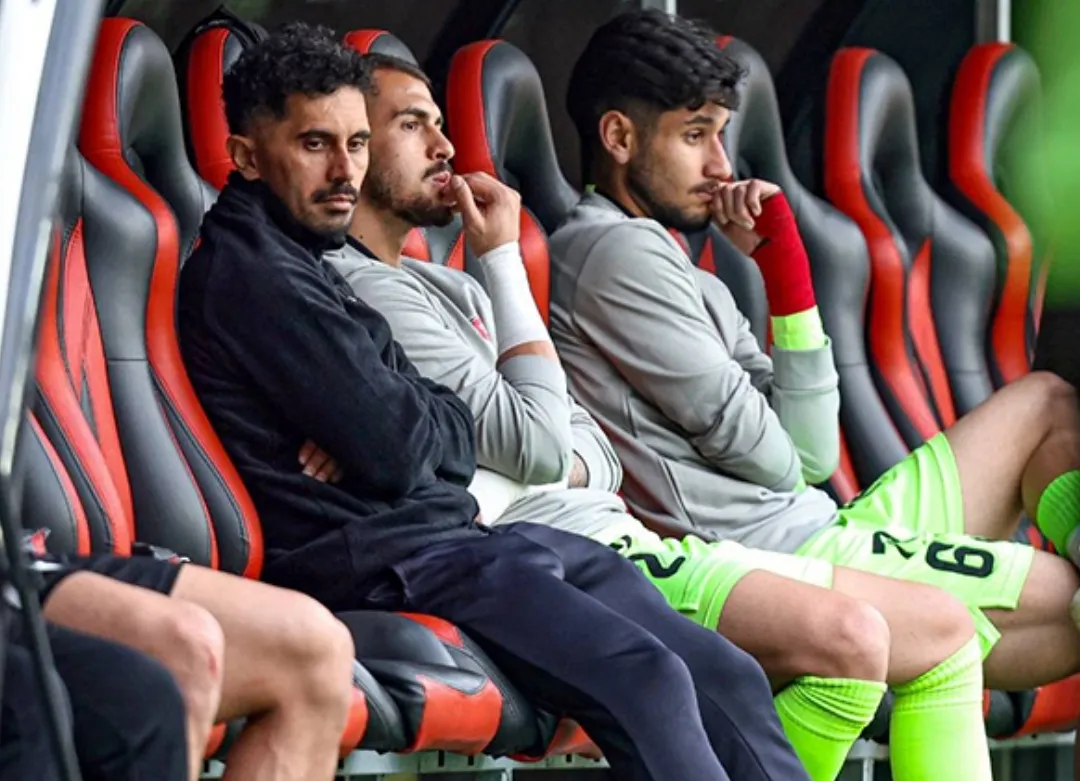 امید عالیشاه  به دلیل مصدومیت بر روی نیمکت پرسپولیس