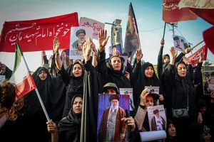 تشییع پیکر مطهر آقای شهید ایران و خانواده ایشان -۱
