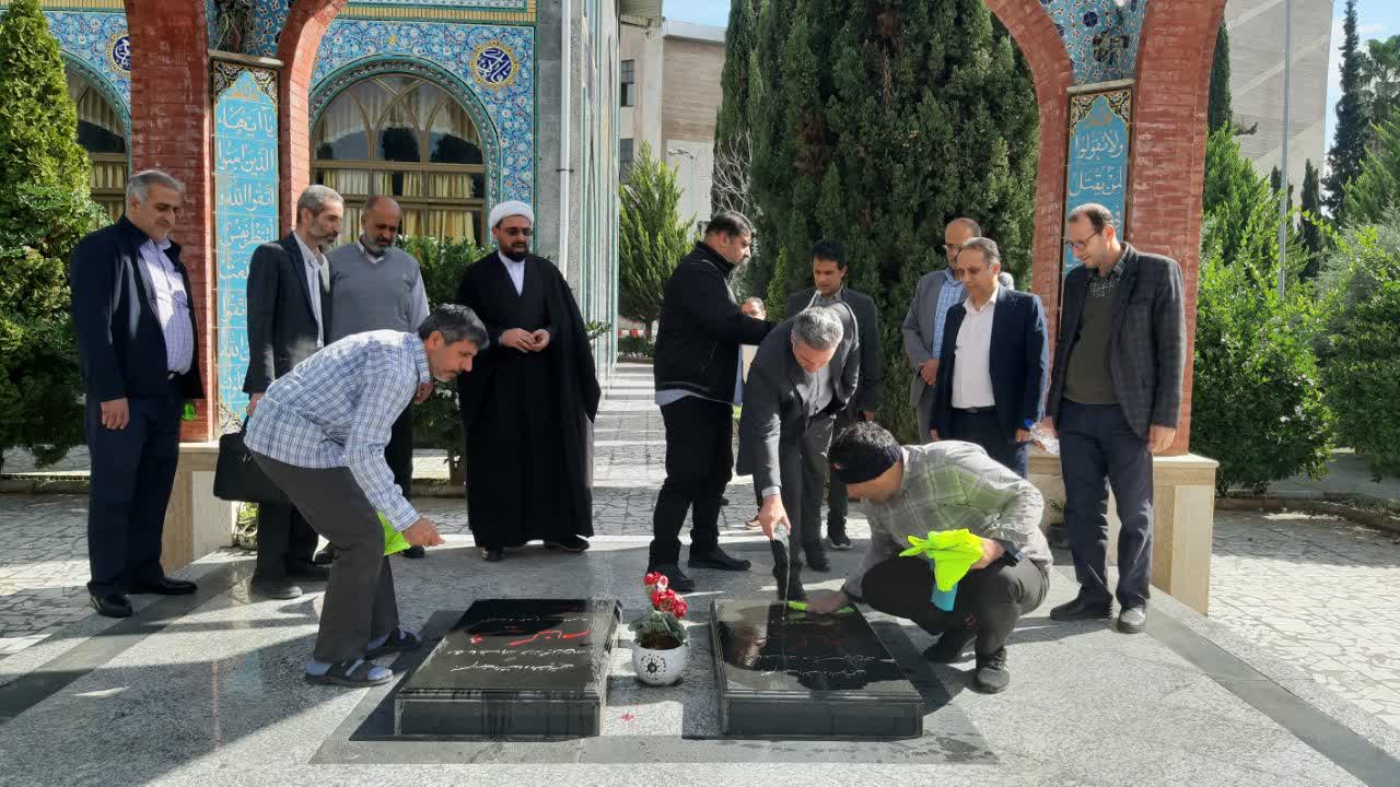 غبارروبی مسجد الزهرا(س) و یادمان شهدای گمنام دانشگاه آزاد اسلامی واحد بابل برگزار شد