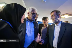علی منتظری مقدم رئیس جهاد دانشگاهی در بازدید از نمایشگاه علمی دانشگاه آزاد اسلامی