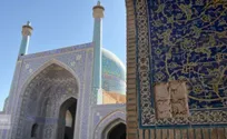 ایثار مادر شهید برای احیای میراث اصفهان/ اهدای النگوی طلا به مرمت آثار تاریخی آسیب‌دیده در حملات آمریکایی صهیونیستی