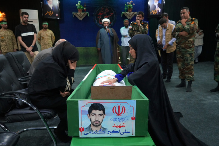 وداع با پیکر مطهر شهید علی اکبر گندمی
