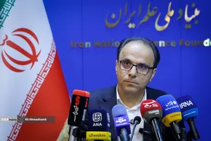 محمدرضا هرمزی&zwnj;نژاد رئیس بنیاد ملی علم ایران در نشست خبری برنامه ملی جهش