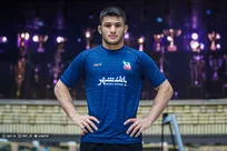 کار بزرگ کشتی‌گیر جوان تهران مقابل قهرمان جهان و شکست ضربه فنی فضلی به حریف آمریکایی؛ مومنی با چلنج آمریکایی را برد