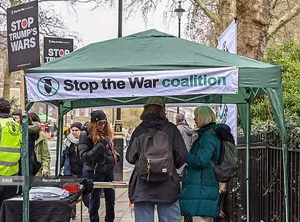 تظاهرات ساکنان لندن در حمایت از جمهوری اسلامی ایران و محکوم کردن حملات صهیونی - آمریکایی به خاک ایران