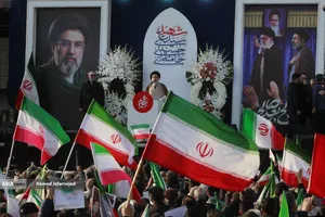 بیعت مردم با آیت&zwnj;الله سید مجتبی خامنه&zwnj;ای سومین رهبر جمهوری اسلامی ایران