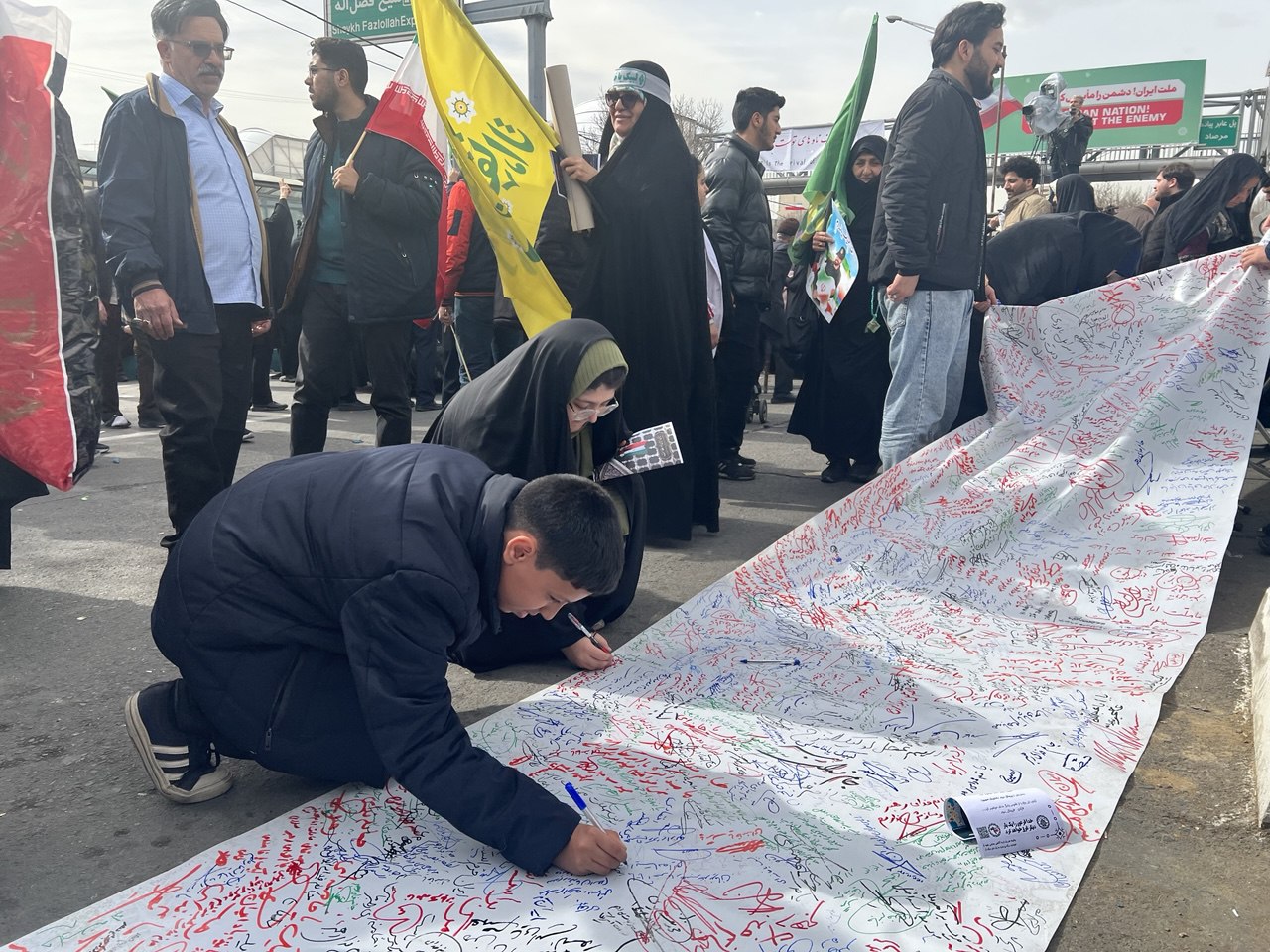 تجدید میثاق مردم تهران با انقلاب/ پرچم‌ها برافراشته و دل‌ها متحد برای ایران اسلامی