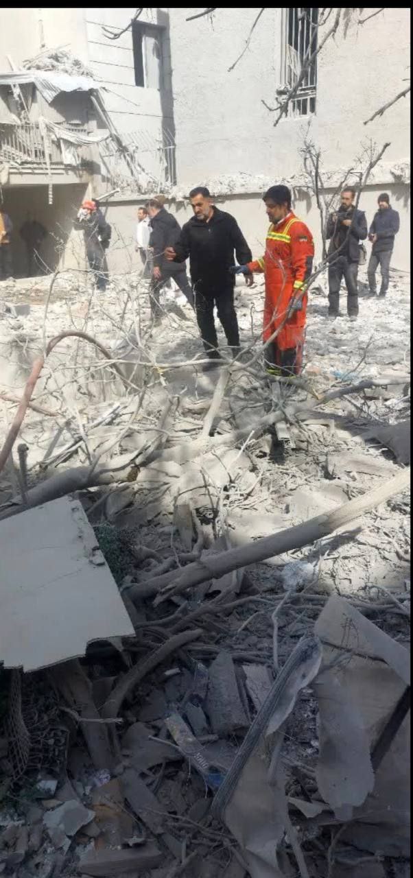 سرمربی تیم ملی گلبال در نقش آتش‌نشان/ از میدان مسابقه تا میدان نجات مردم +عکس